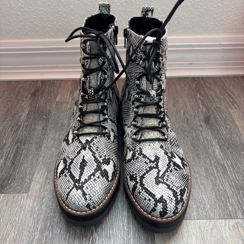 Crown & Ivy NAOMI Snake Print Textile/Fur Trim Lace Up/Zip Ankle Boots Size 9 - Picture 2 of 12
